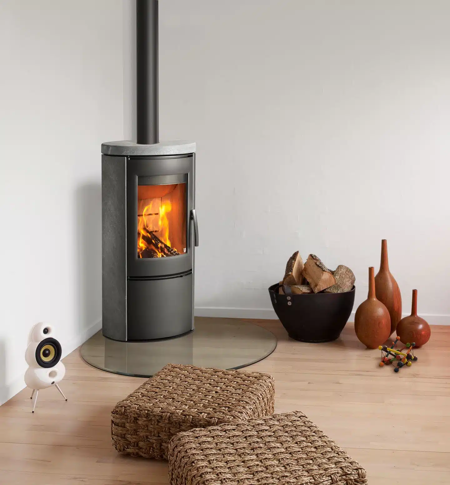 eleganter kamin varde shape 2 air aus speckstein im wohnzimmer